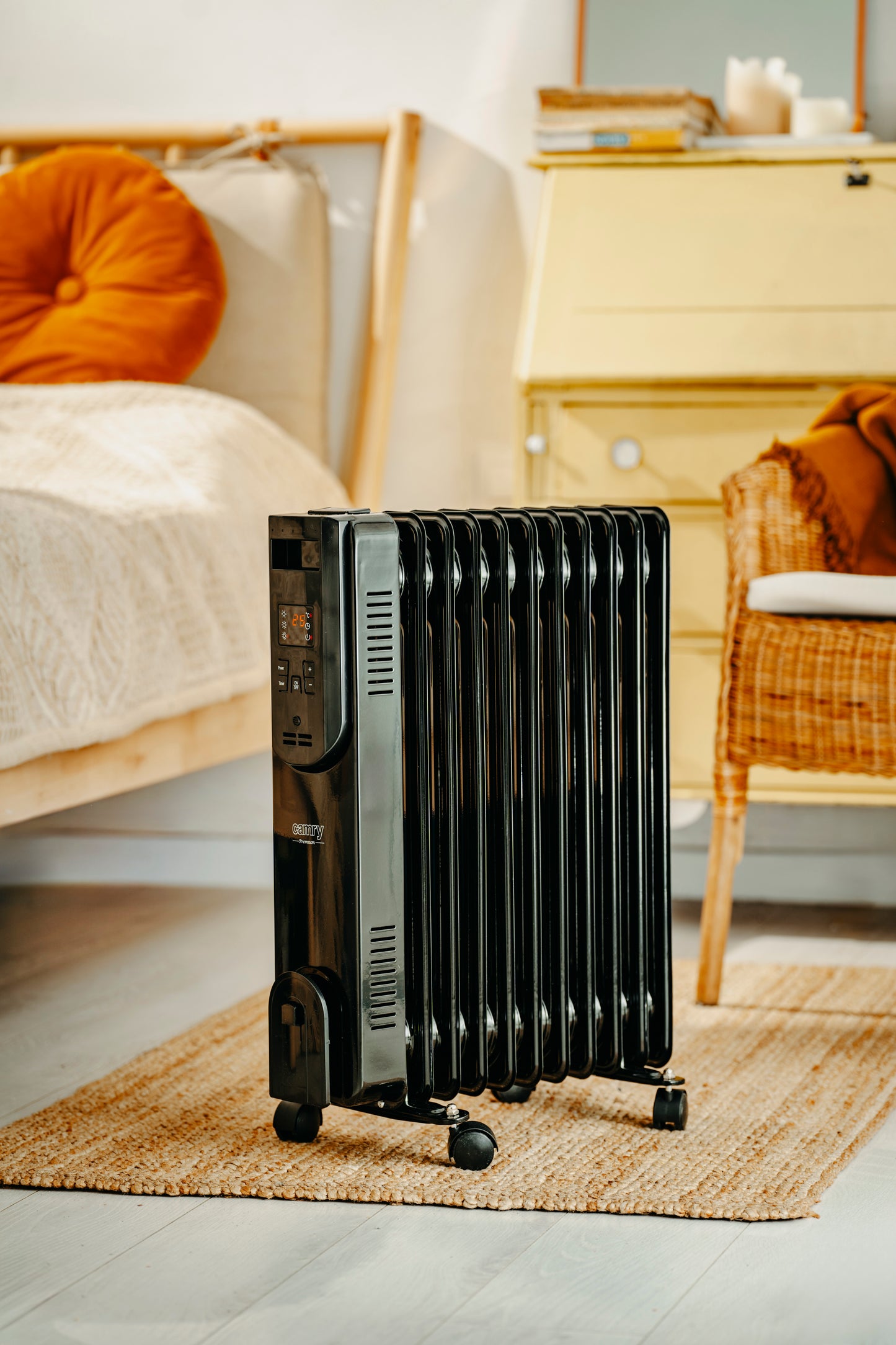 Camry CR 7813 Oil-filled LED radiator with remote control 11 ribs 000103