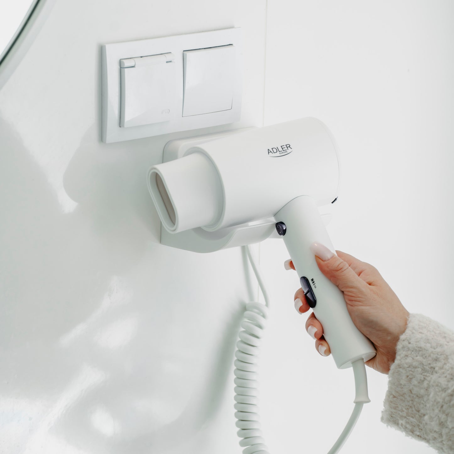 Adler AD 2285 white Hair Dryer - Wall-Mount